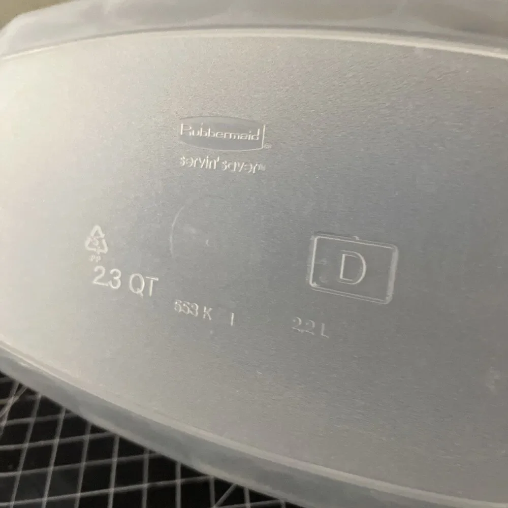 Rubbermaid Servin Saver Blue Easy Tab Lid 553J 553K Size D 9-3/4” X 6-1/2”